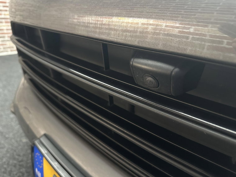 Vehicle Image 32