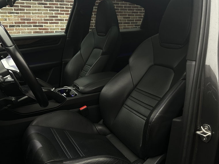 Vehicle Image 35
