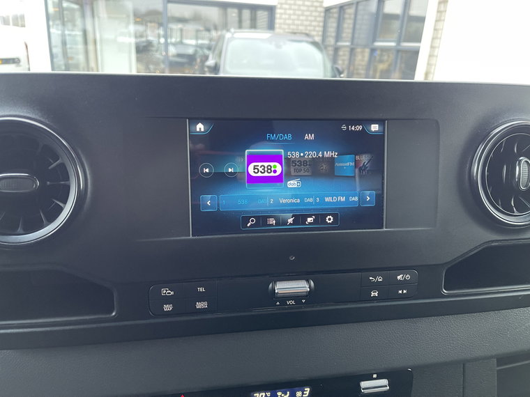 Vehicle Image 28