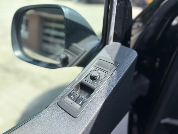 Vehicle Image 26
