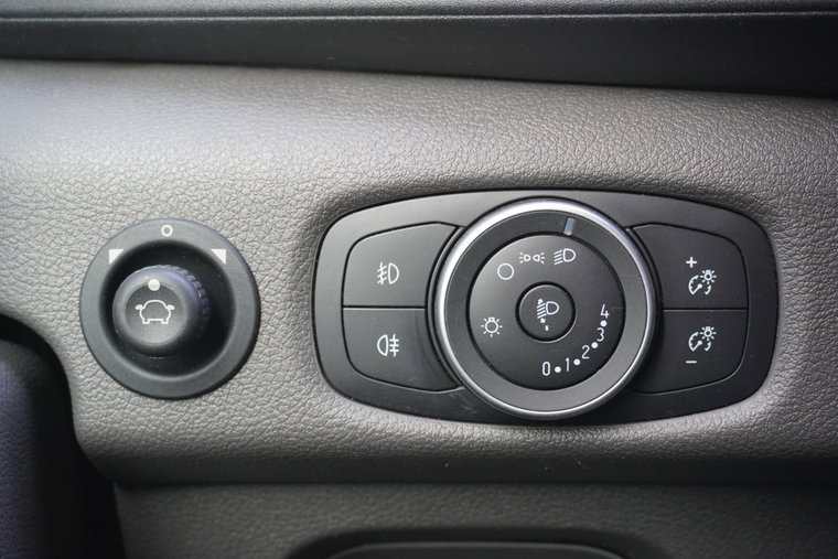 Vehicle Image 16