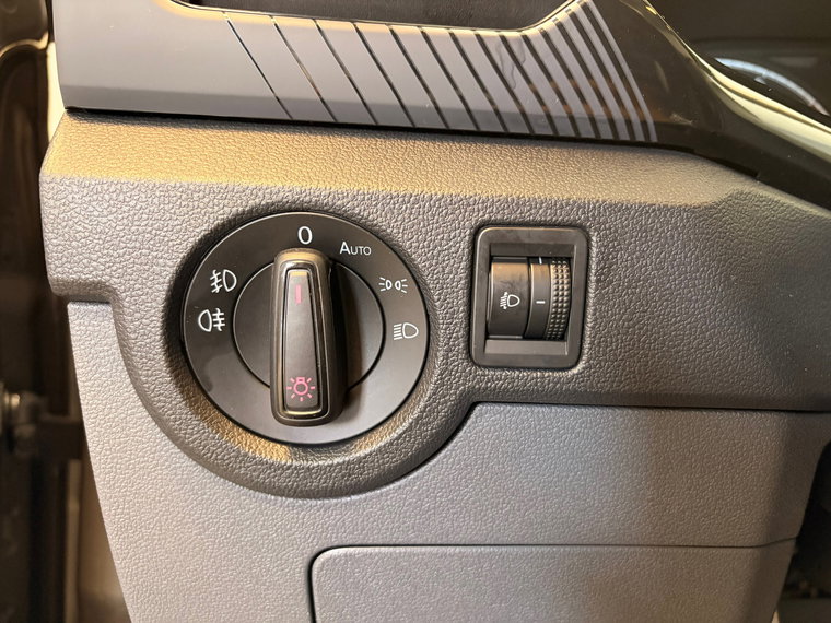 Vehicle Image 28