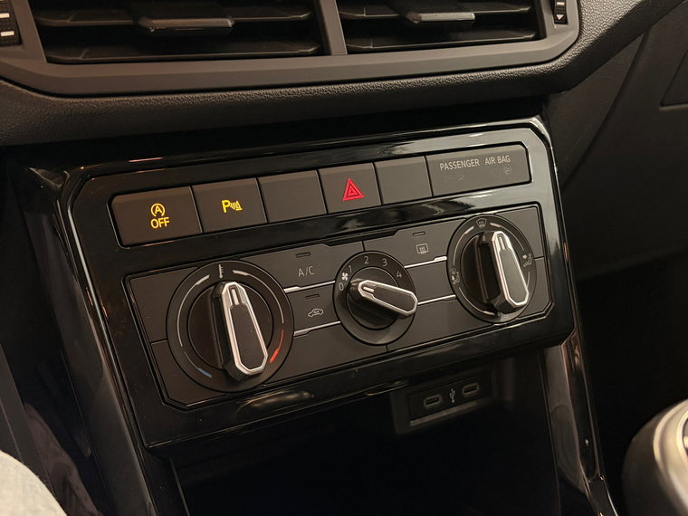Vehicle Image 34