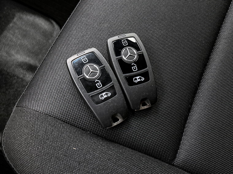 Vehicle Image 25