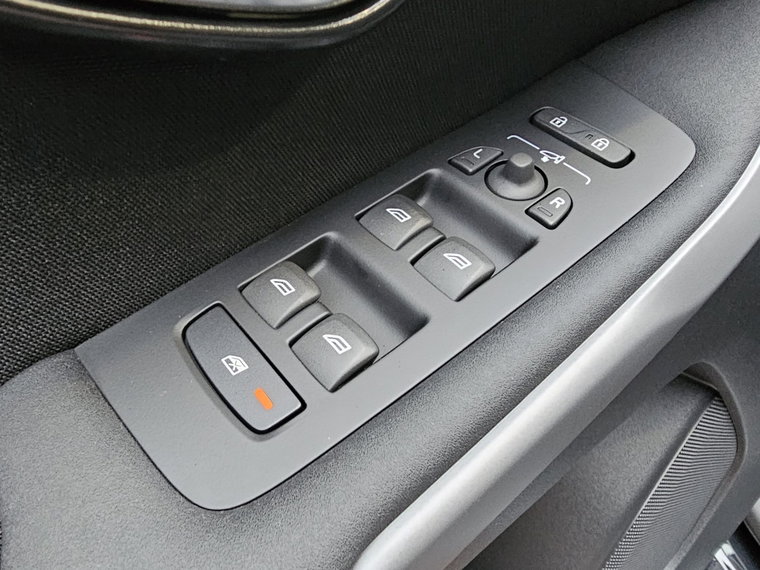 Vehicle Image 34