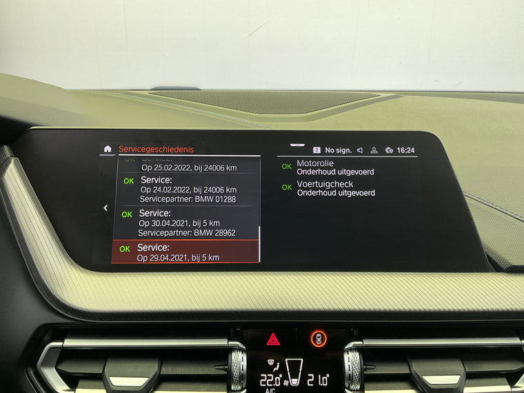 Vehicle Image 25