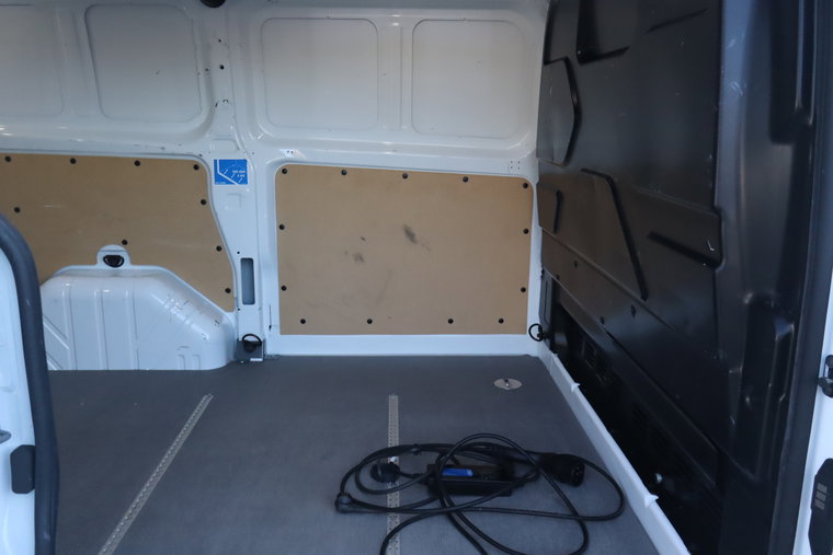 Vehicle Image 25
