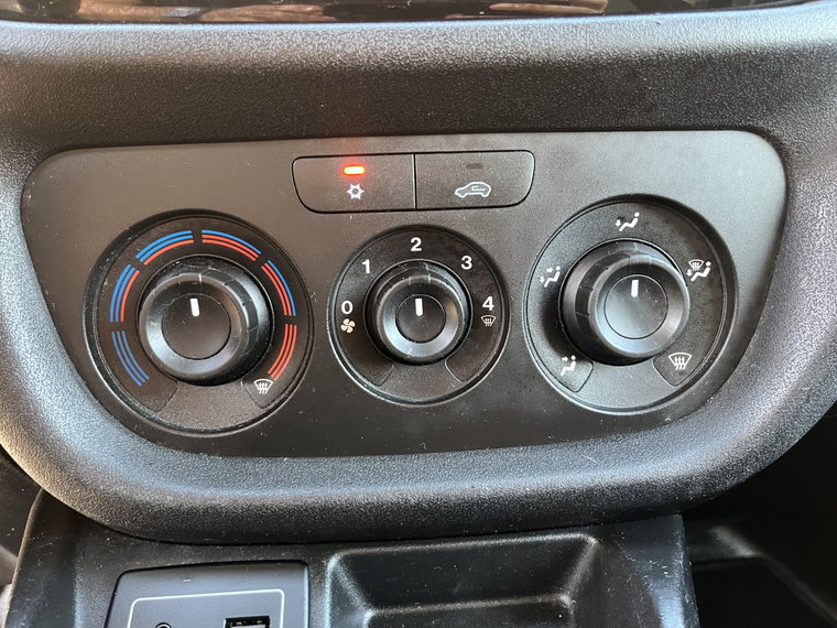 Vehicle Image 32