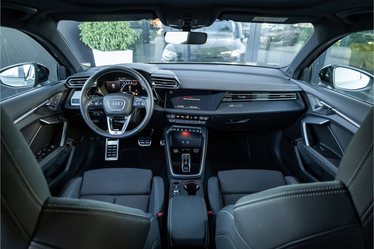Vehicle Image 9
