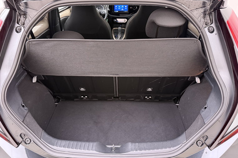 Vehicle Image 13