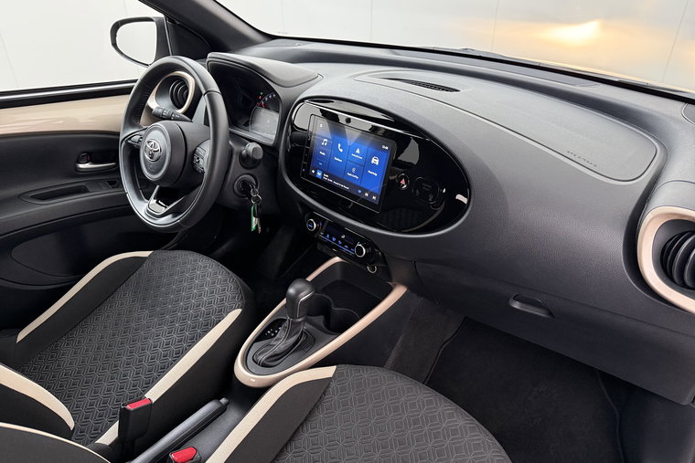 Vehicle Image 15