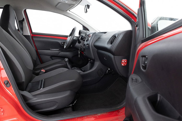Vehicle Image 6