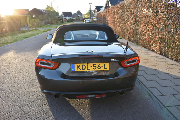 Vehicle Image 32