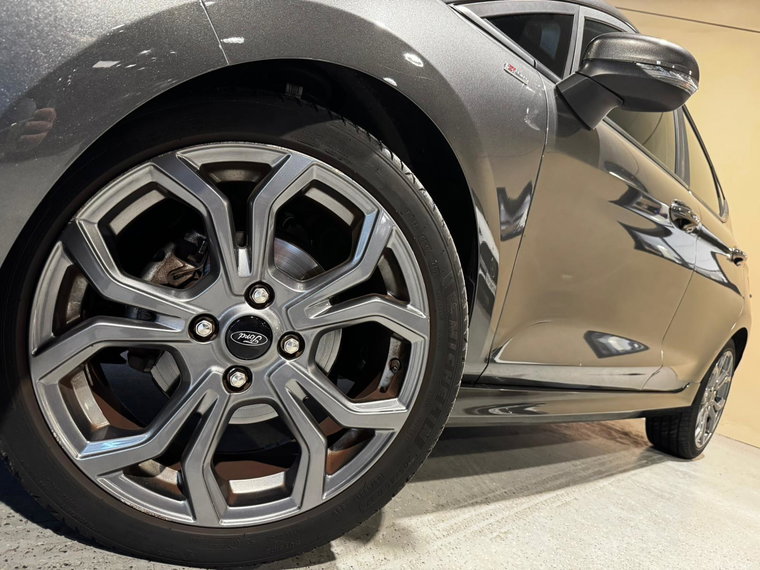 Vehicle Image 12