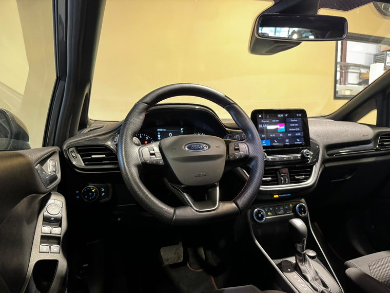 Vehicle Image 19