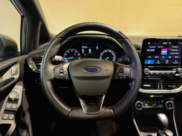 Vehicle Image 25