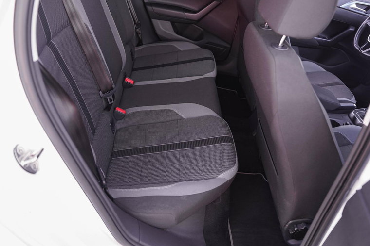 Vehicle Image 32