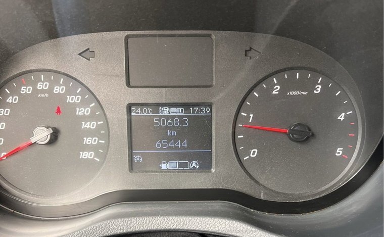 Vehicle Image 25