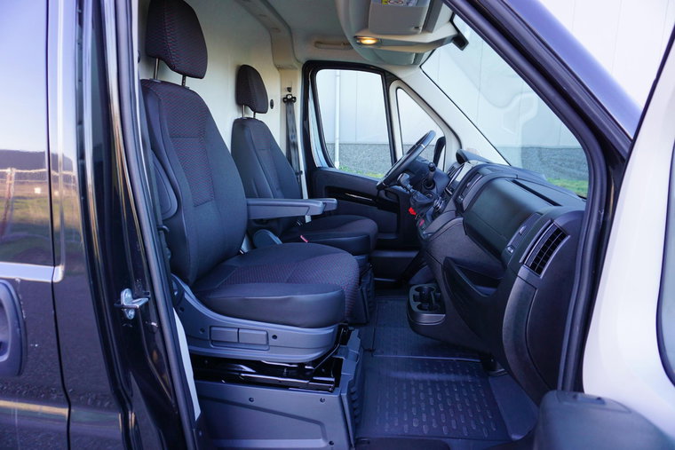 Vehicle Image 37