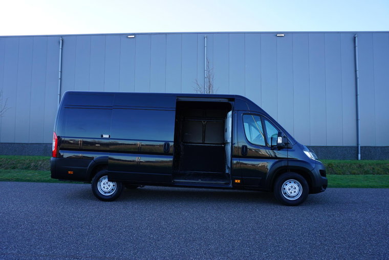 Vehicle Image 38
