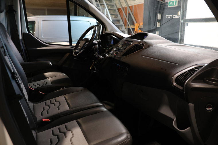 Vehicle Image 24