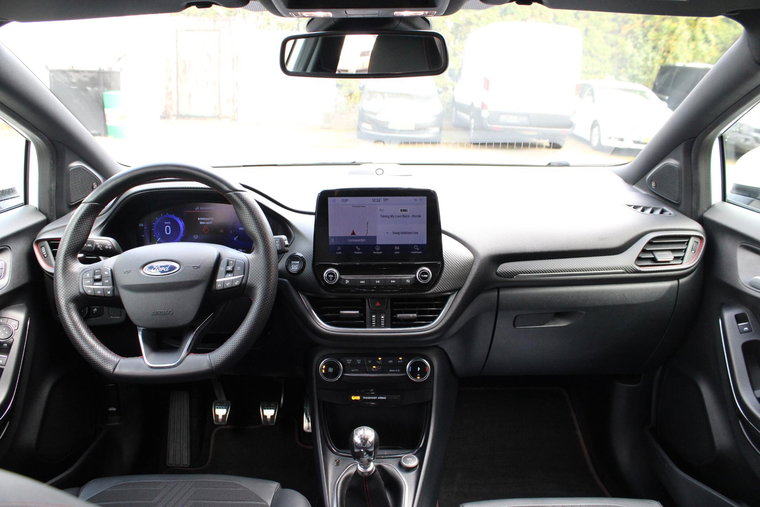 Vehicle Image 16