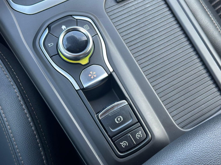 Vehicle Image 25