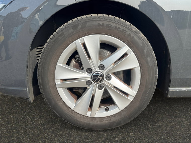 Vehicle Image 21