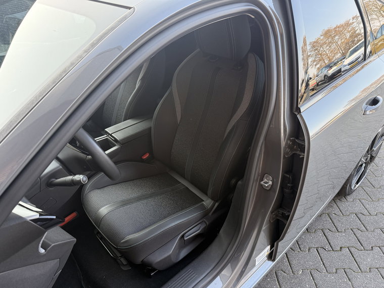 Vehicle Image 39