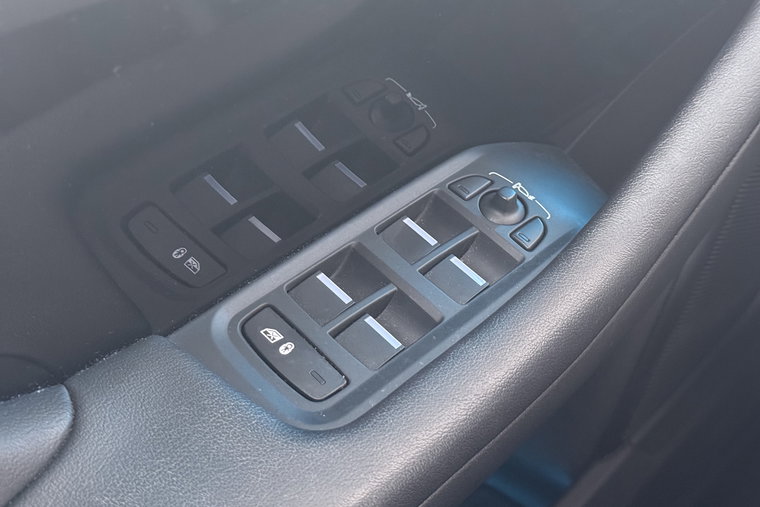 Vehicle Image 16
