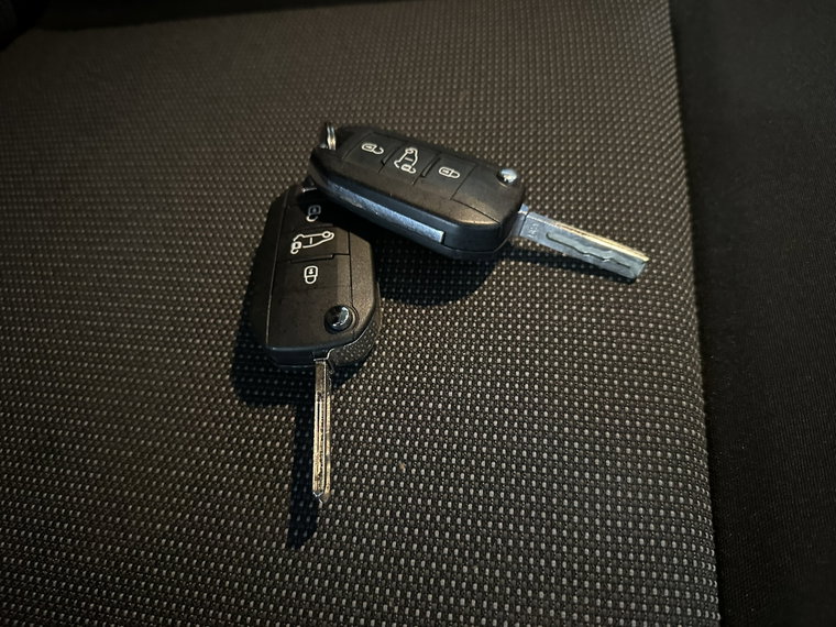 Vehicle Image 16