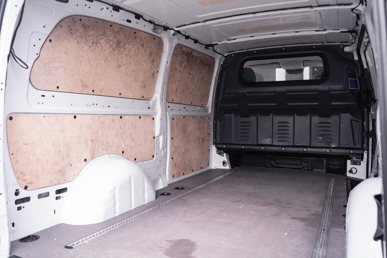 Vehicle Image 16