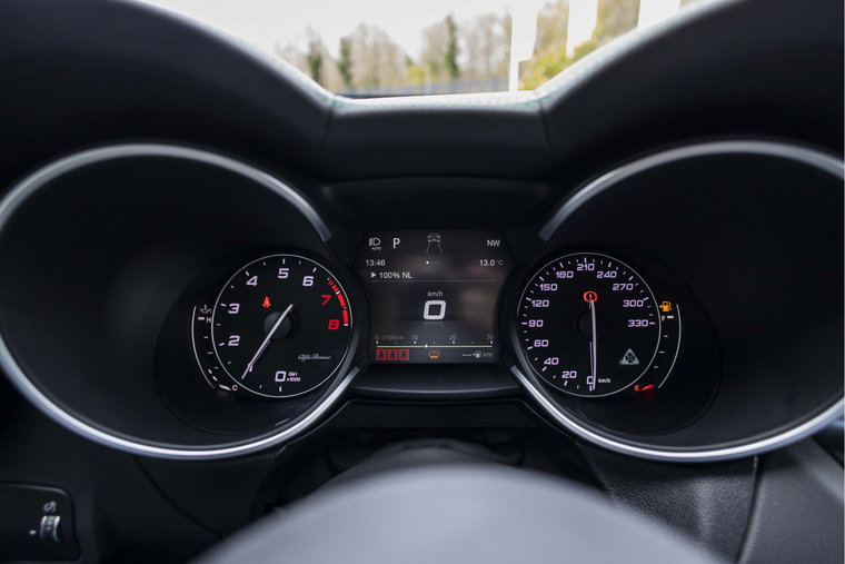 Vehicle Image 38