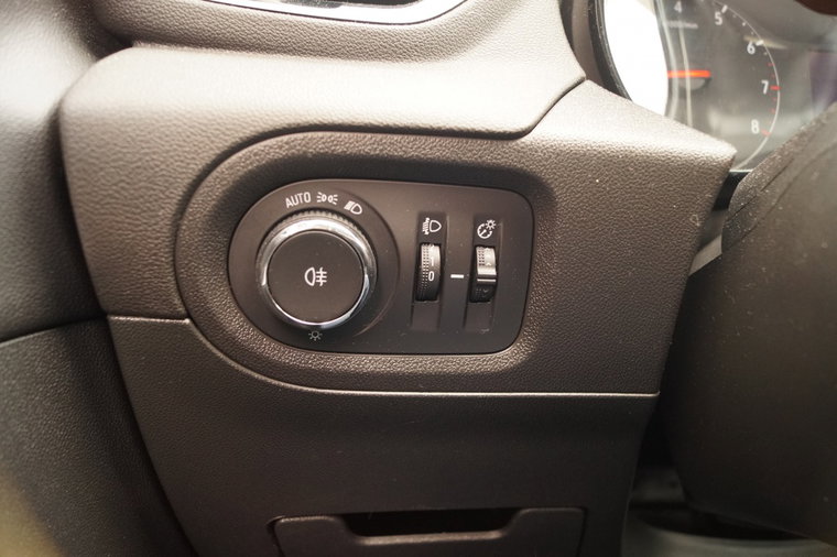 Vehicle Image 25