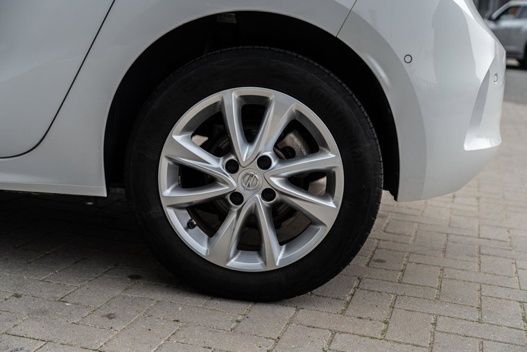 Vehicle Image 16