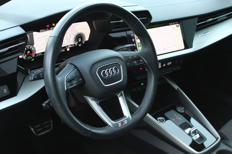Vehicle Image 25