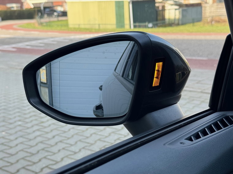 Vehicle Image 38