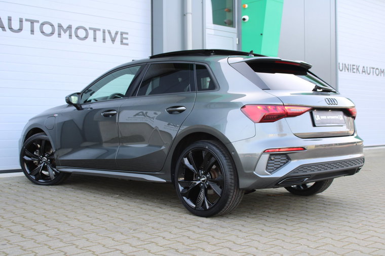 Vehicle Image 60