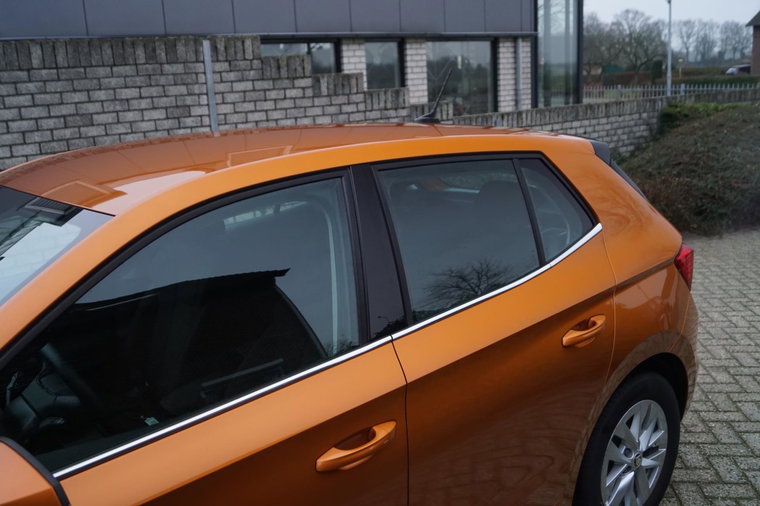 Vehicle Image 25