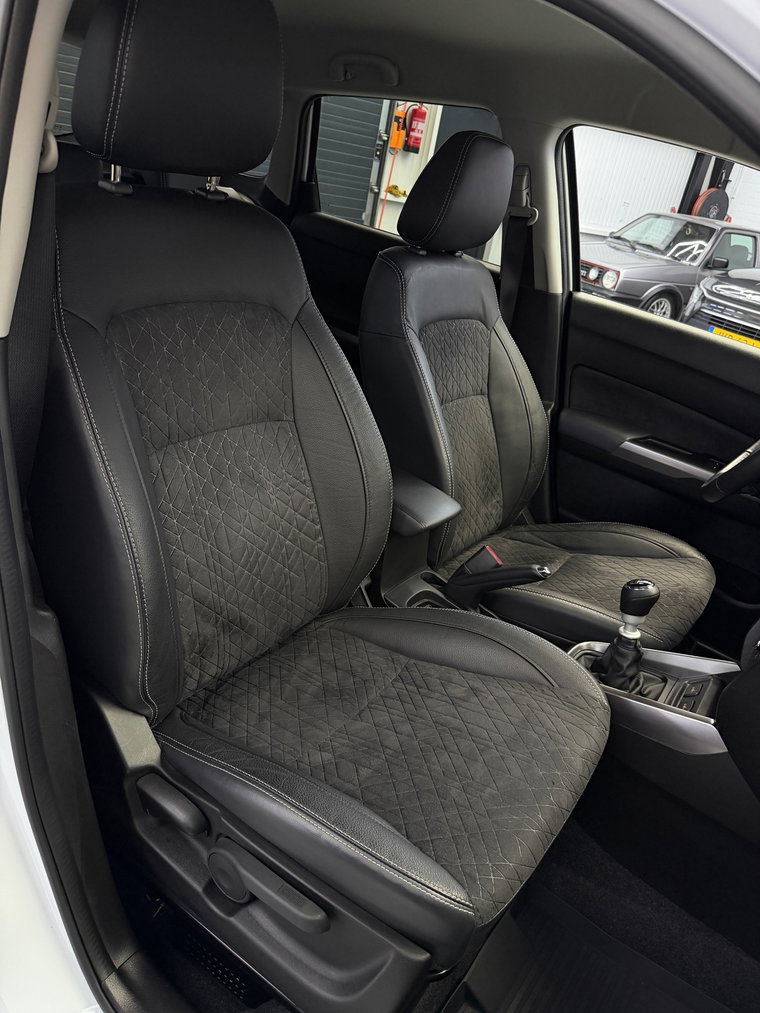 Vehicle Image 18