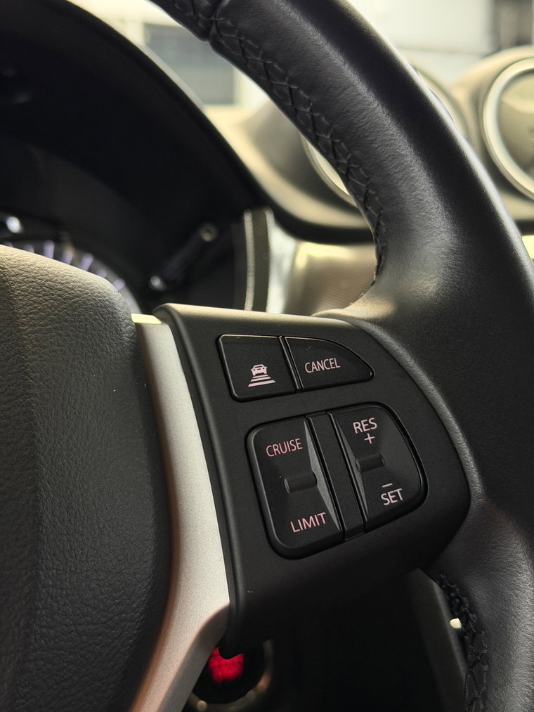Vehicle Image 25
