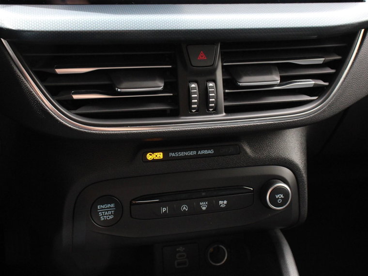 Vehicle Image 28