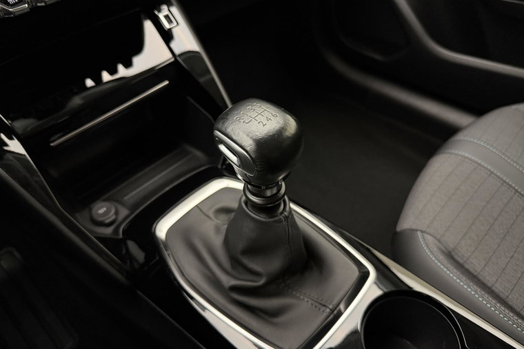 Vehicle Image 25