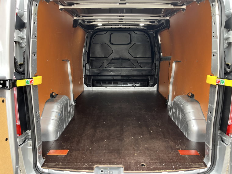 Vehicle Image 25