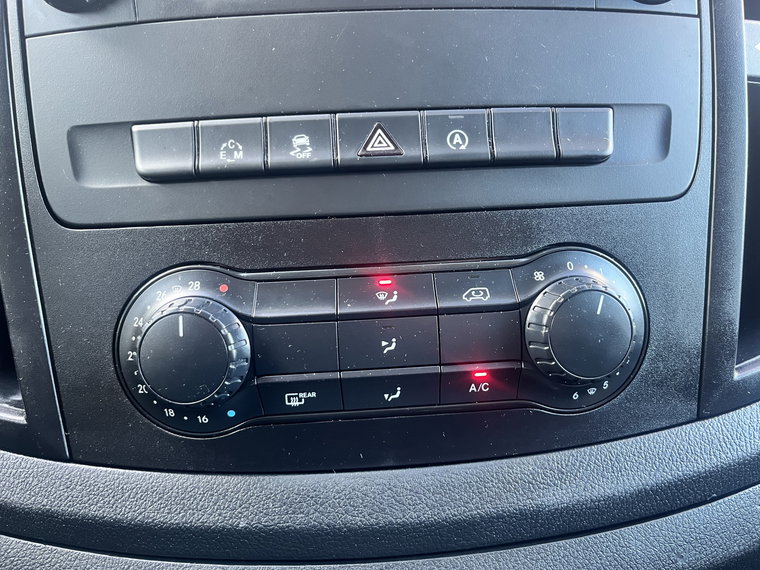 Vehicle Image 28