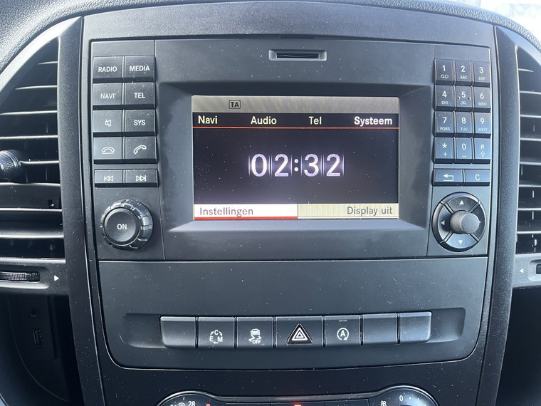 Vehicle Image 32