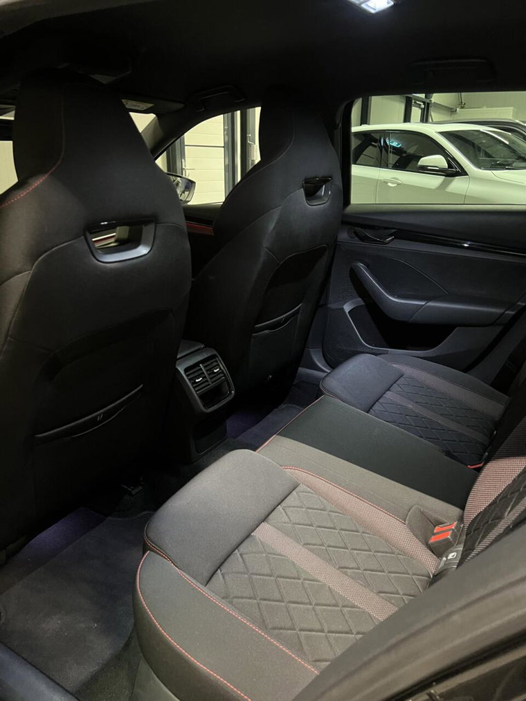 Vehicle Image 32