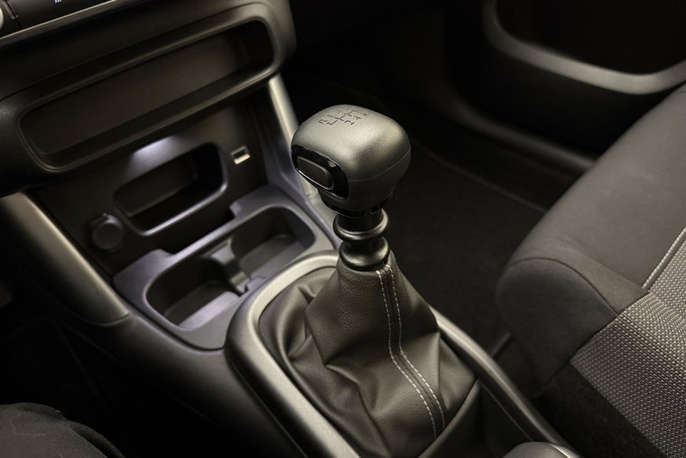 Vehicle Image 25