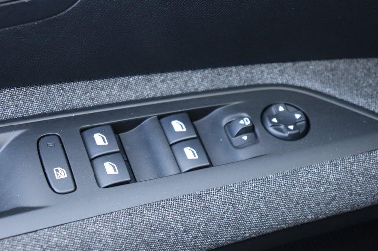 Vehicle Image 26