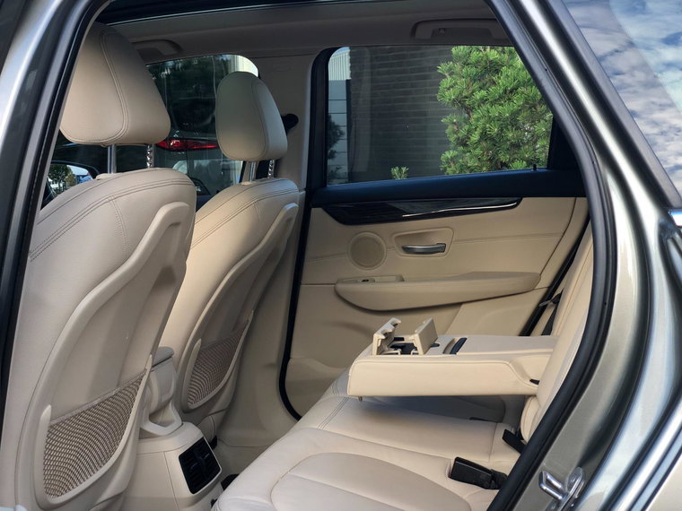 Vehicle Image 17
